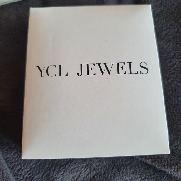 Earrings - Picture 4 of 8